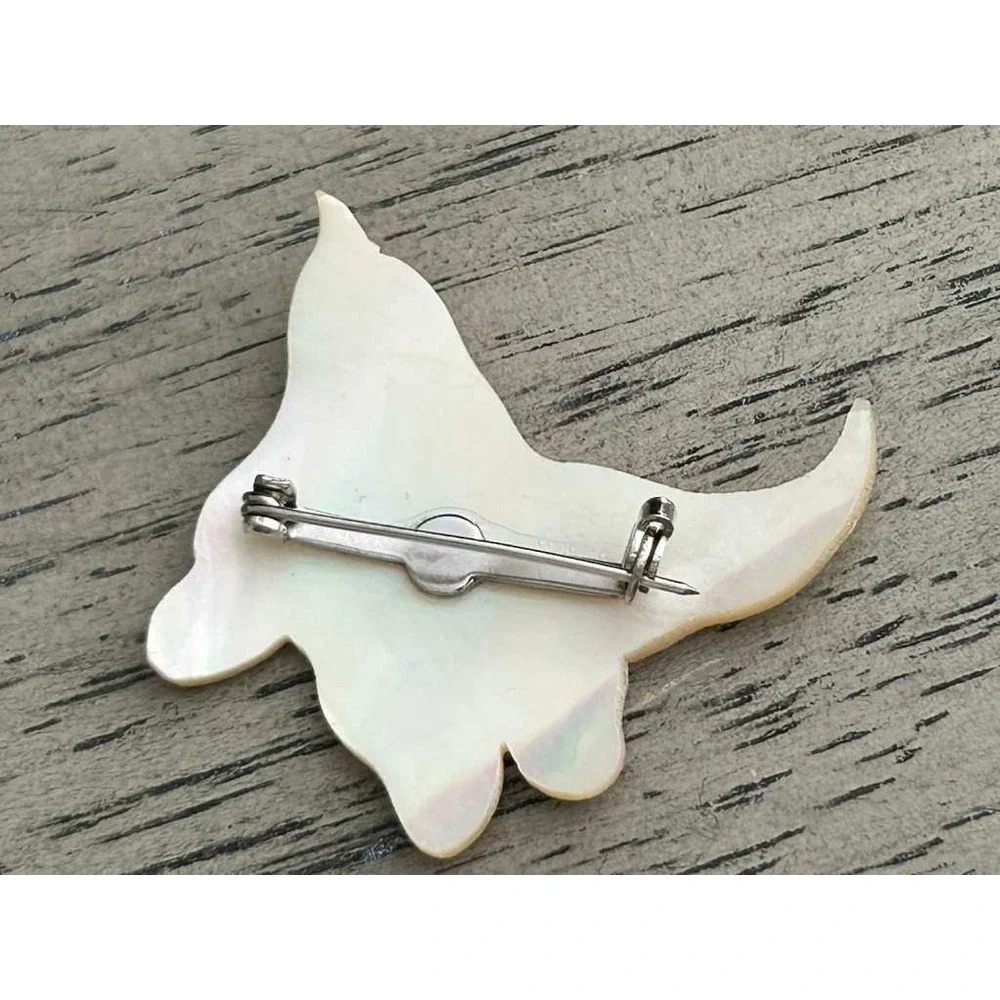 Vintage Nacar Genuino Mother of Pearl Carved Leaf Brooch Iridescent Pin